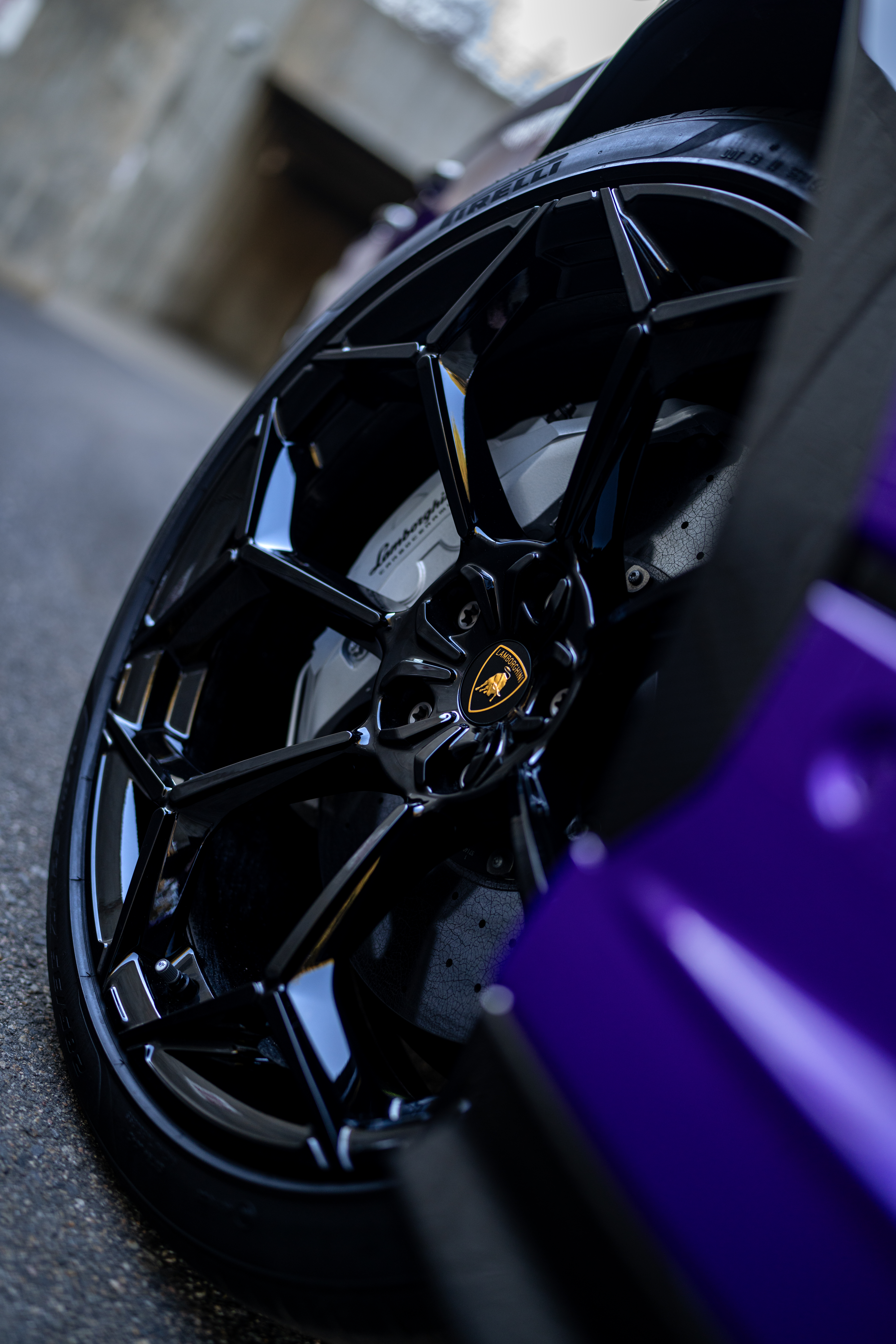 Closeup Shot of the Lamborghini Urus Performante's ceramic coated wheels
